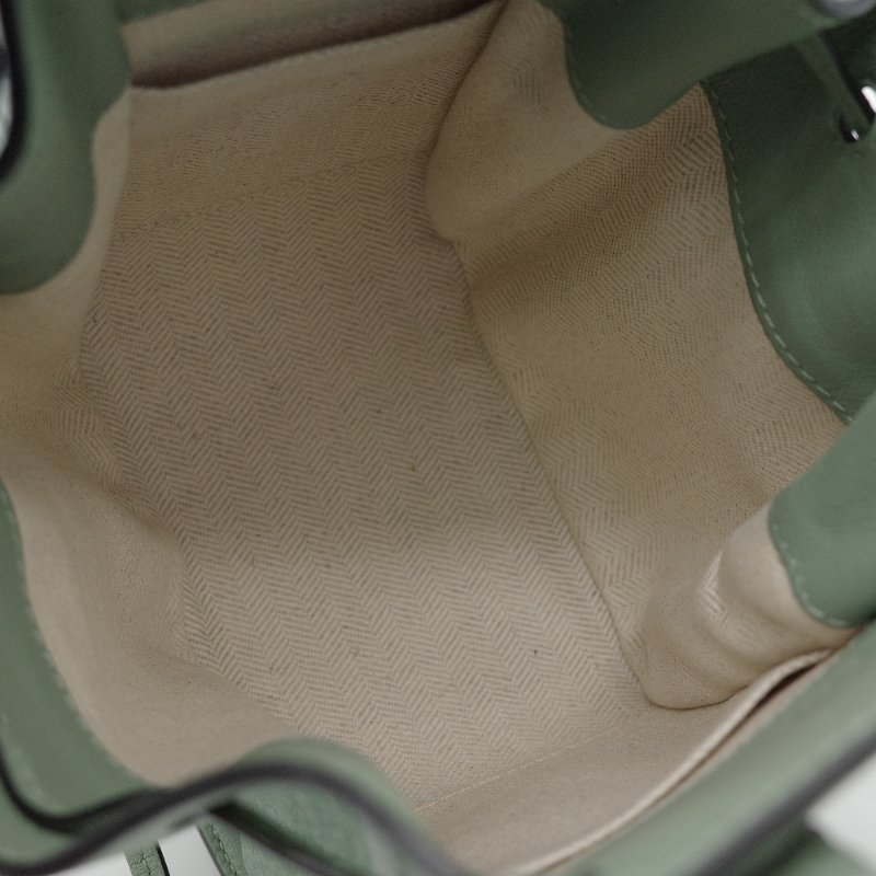 Loewe 羅威 Hammock Drawstring Mini 牛油果綠色 卡其色 柔軟粒面小牛皮 麂皮 斜背包 吊床包 手提包-12