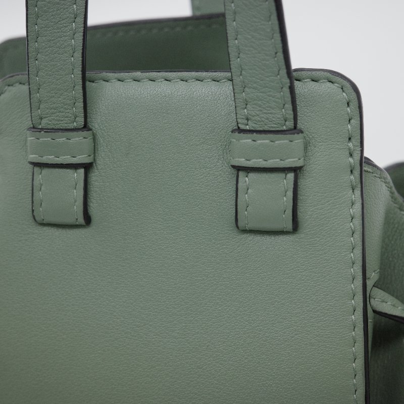 Loewe 羅威 Hammock Drawstring Mini 牛油果綠色 卡其色 柔軟粒面小牛皮 麂皮 斜背包 吊床包 手提包-13