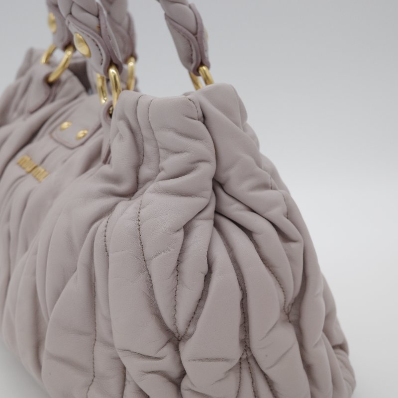 Miu Miu 繆繆 Nappa Matelassé 粉灰色 羊皮 手提 皺褶 斜背 手提 兩用包-9