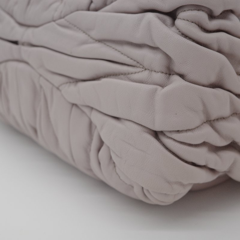 Miu Miu 繆繆 Nappa Matelassé 粉灰色 羊皮 手提 皺褶 斜背 手提 兩用包-31