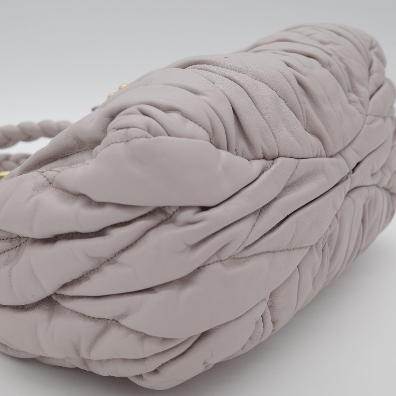 Miu Miu 繆繆 Nappa Matelassé 粉灰色 羊皮 手提 皺褶 斜背 手提 兩用包-32