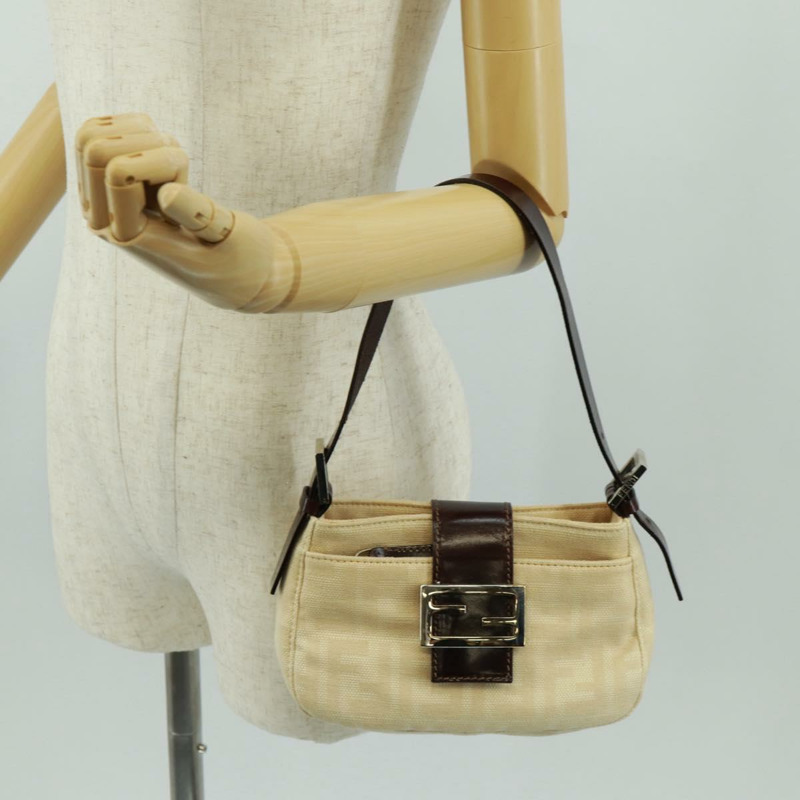 【日本直送】FENDI Zucca帆布Mamma Baguette單肩包 米色 銀色 正品 163656V-25