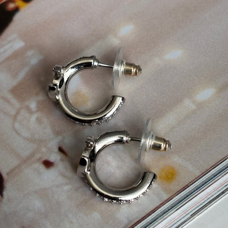 ::CHANEL:: 銀色滿鑽雙C半圓耳環-7