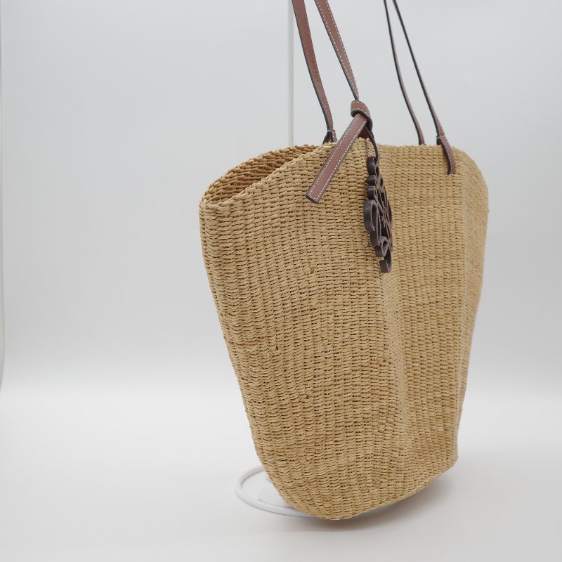 Loewe 羅威 Shell Basket 原色 棕色 編織拉菲草拼 Logo吊飾 托特包 草編包 單肩包-2