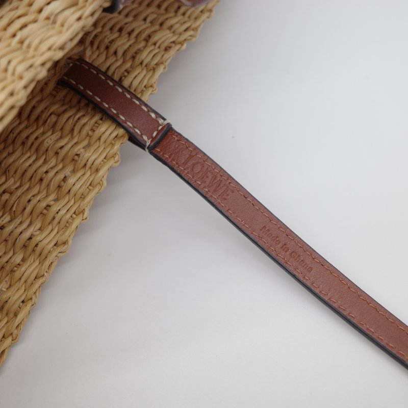 Loewe 羅威 Shell Basket 原色 棕色 編織拉菲草拼 Logo吊飾 托特包 草編包 單肩包-5