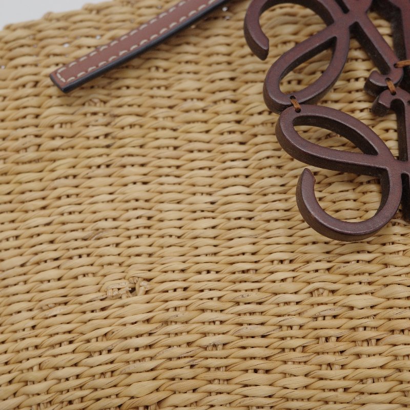 Loewe 羅威 Shell Basket 原色 棕色 編織拉菲草拼 Logo吊飾 托特包 草編包 單肩包-7