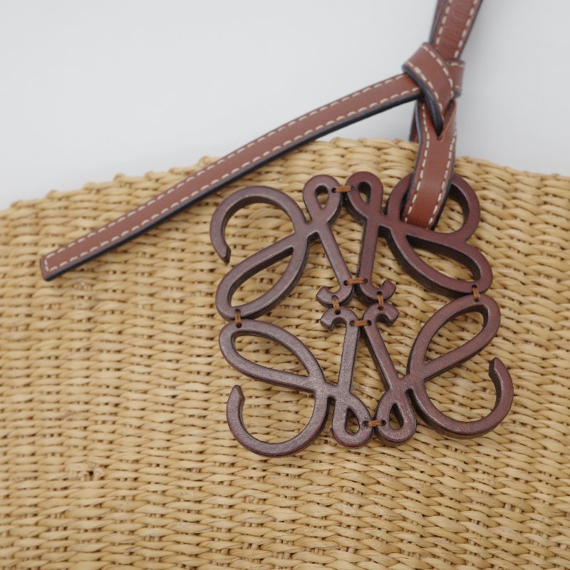 Loewe 羅威 Shell Basket 原色 棕色 編織拉菲草拼 Logo吊飾 托特包 草編包 單肩包-8