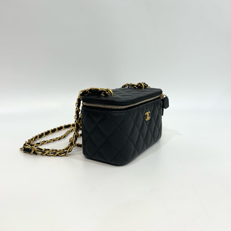 香奈兒長盒子CHANEL黑金粒紋牛皮小吊飾長盒子AP3376-1