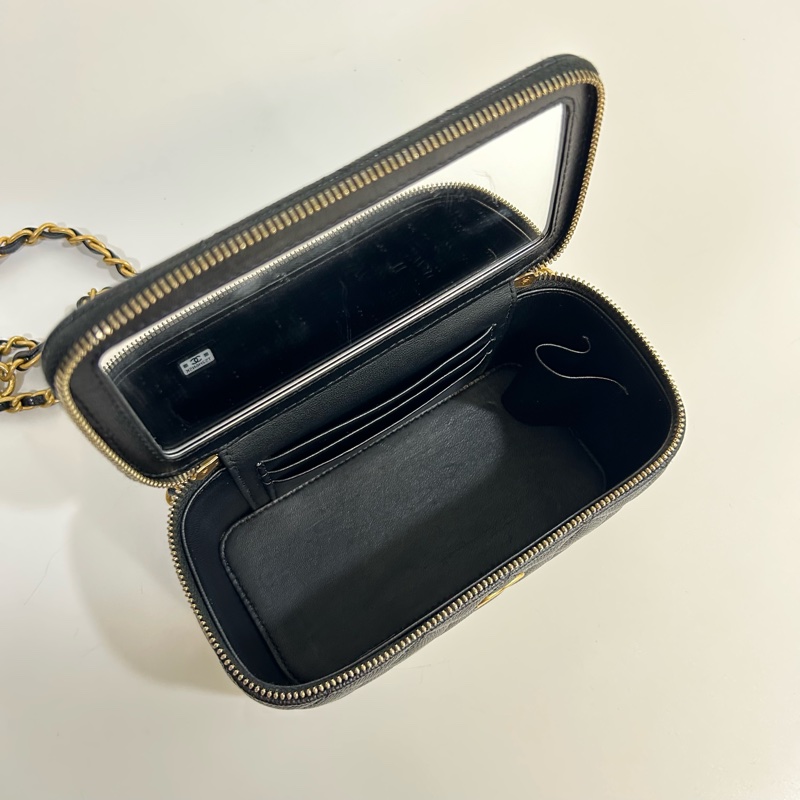 香奈兒長盒子CHANEL黑金粒紋牛皮小吊飾長盒子AP3376-5