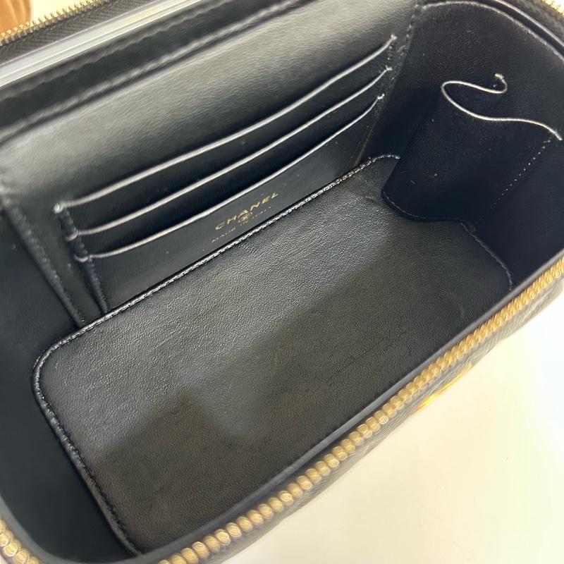 香奈兒長盒子CHANEL黑金粒紋牛皮小吊飾長盒子AP3376-8