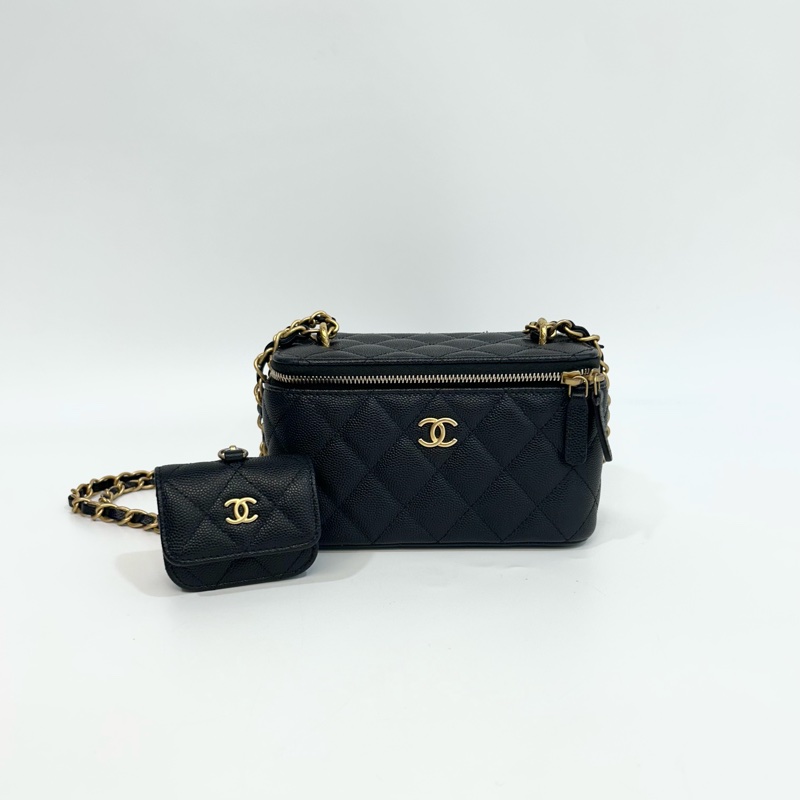 香奈兒長盒子CHANEL黑金粒紋牛皮小吊飾長盒子AP3376-2