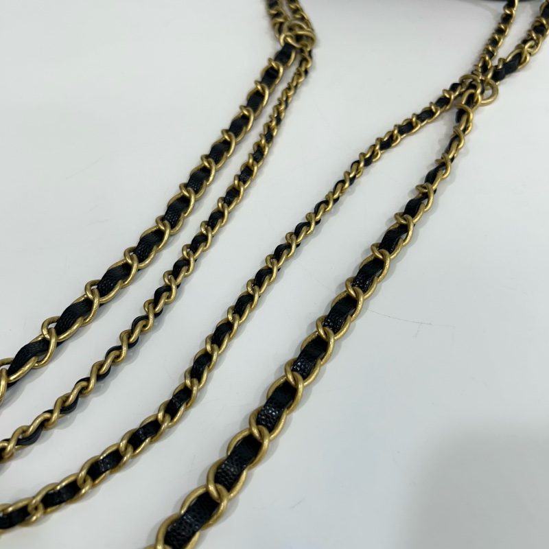 香奈兒長盒子CHANEL黑金粒紋牛皮小吊飾長盒子AP3376-18