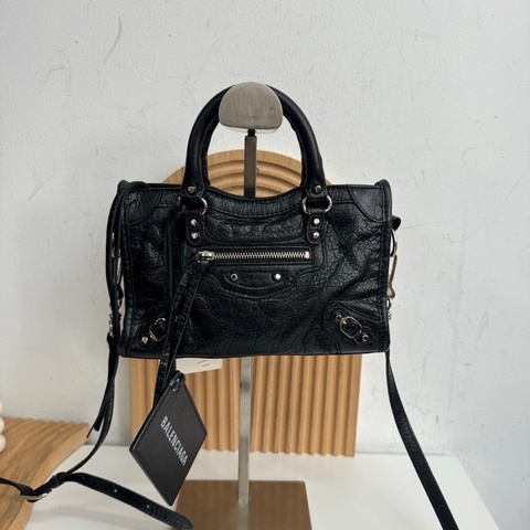 巴黎世家黑銀Nano City