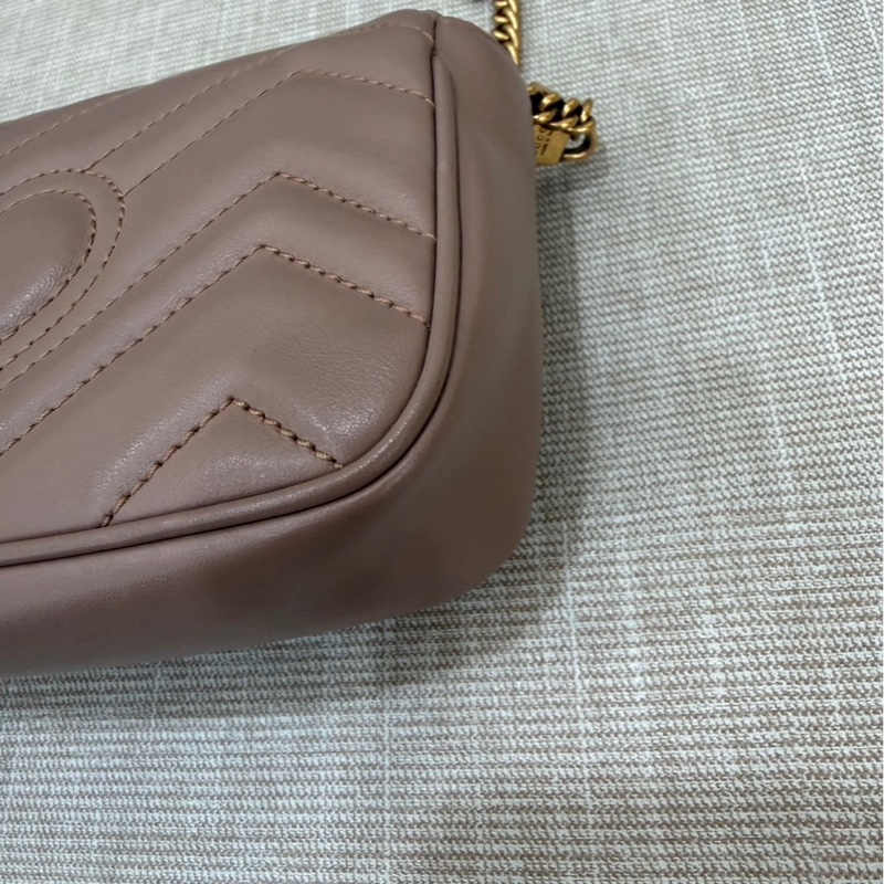 Gucci古馳奶茶色marmont mini鏈條包 斜背包-10