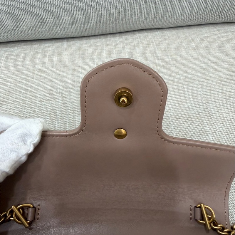 Gucci古馳奶茶色marmont mini鏈條包 斜背包-33