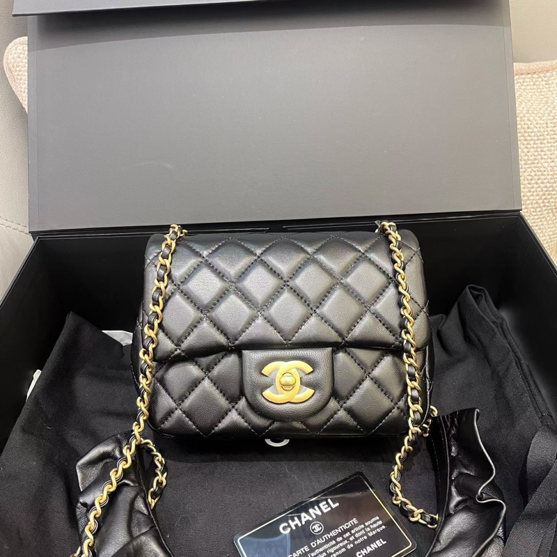 Chanel黑金荷葉邊方胖-0
