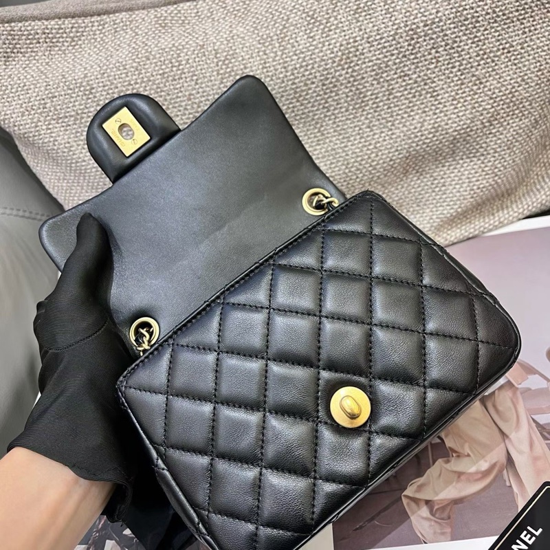 Chanel黑金荷葉邊方胖-6