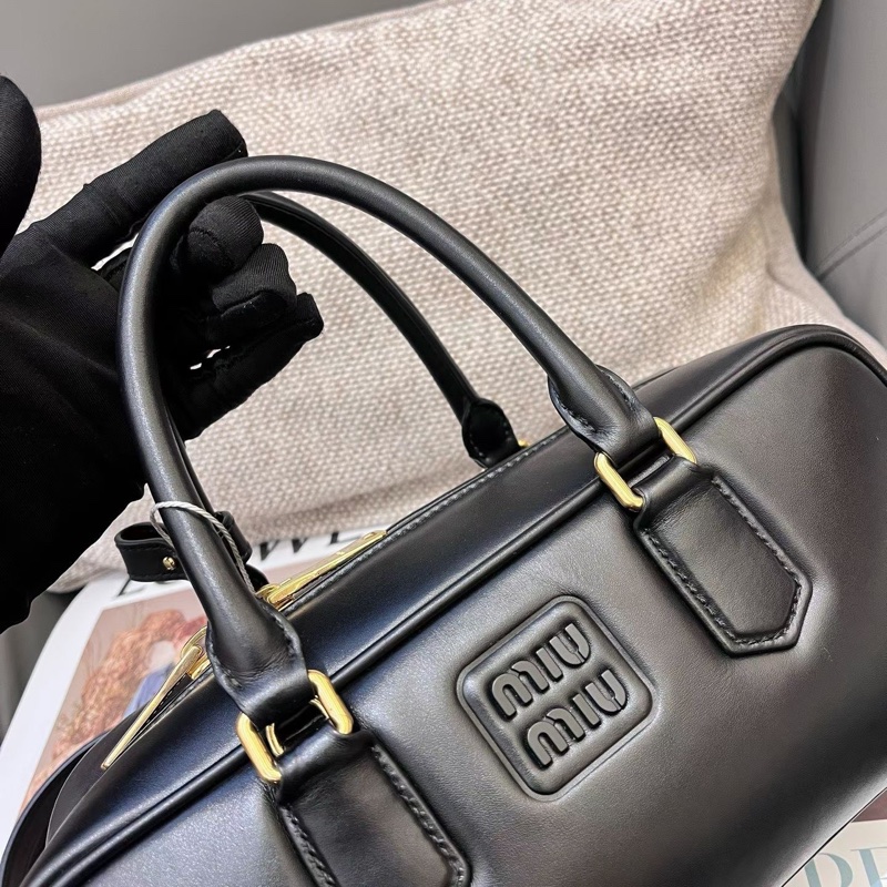 Miu Miu黑金保齡球-2