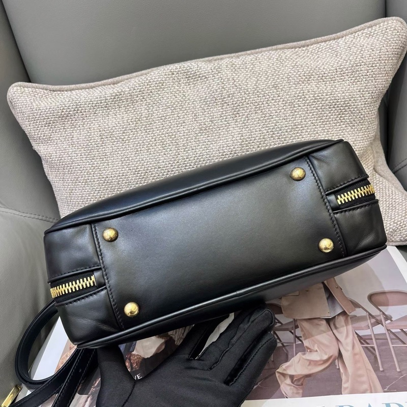 Miu Miu黑金保齡球-6