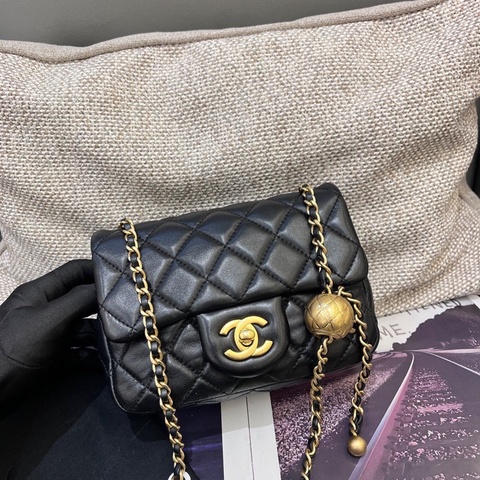 Chanel黑金羊皮金球方胖