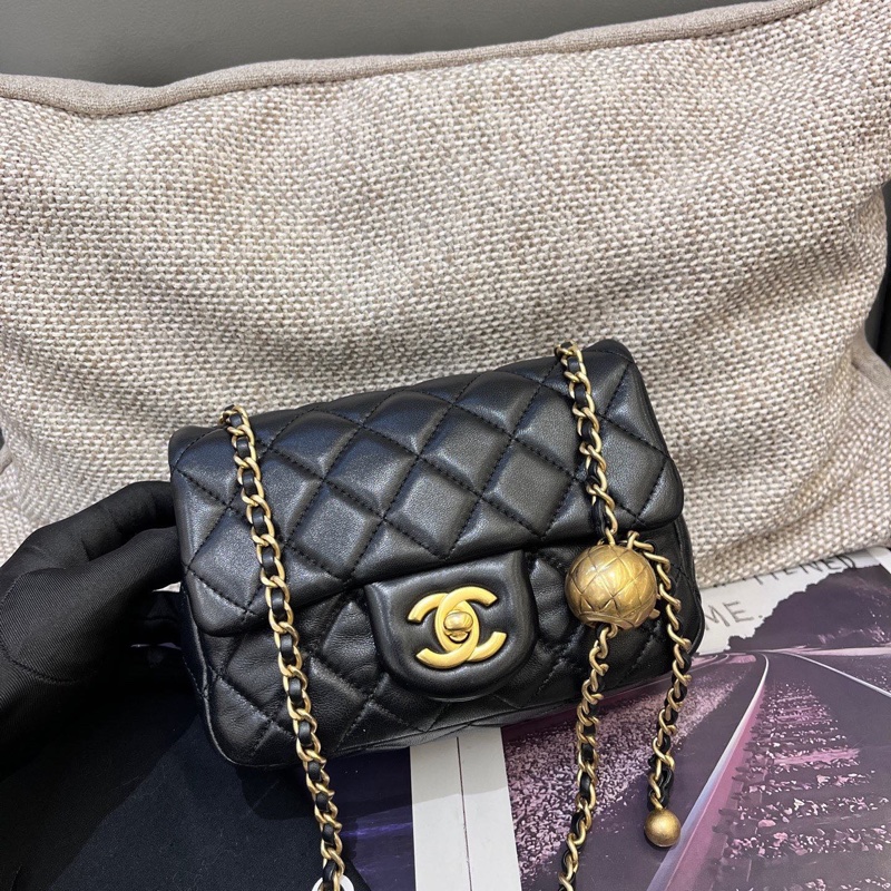 Chanel黑金羊皮金球方胖-0