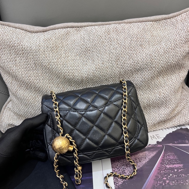 Chanel黑金羊皮金球方胖-1