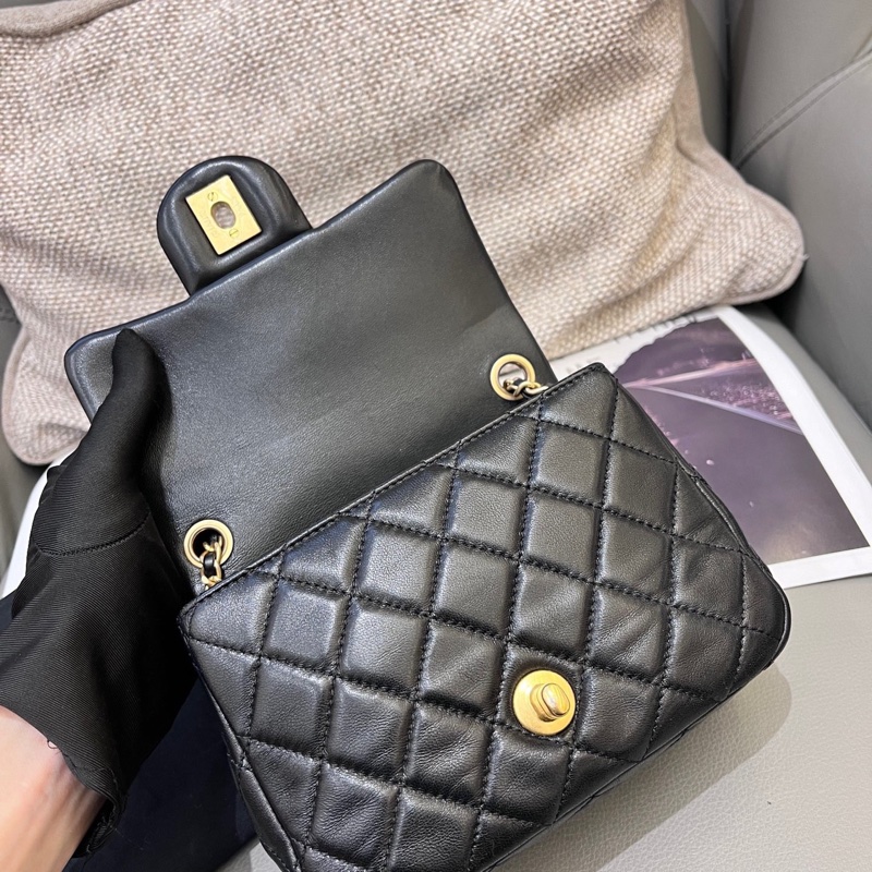 Chanel黑金羊皮金球方胖-7