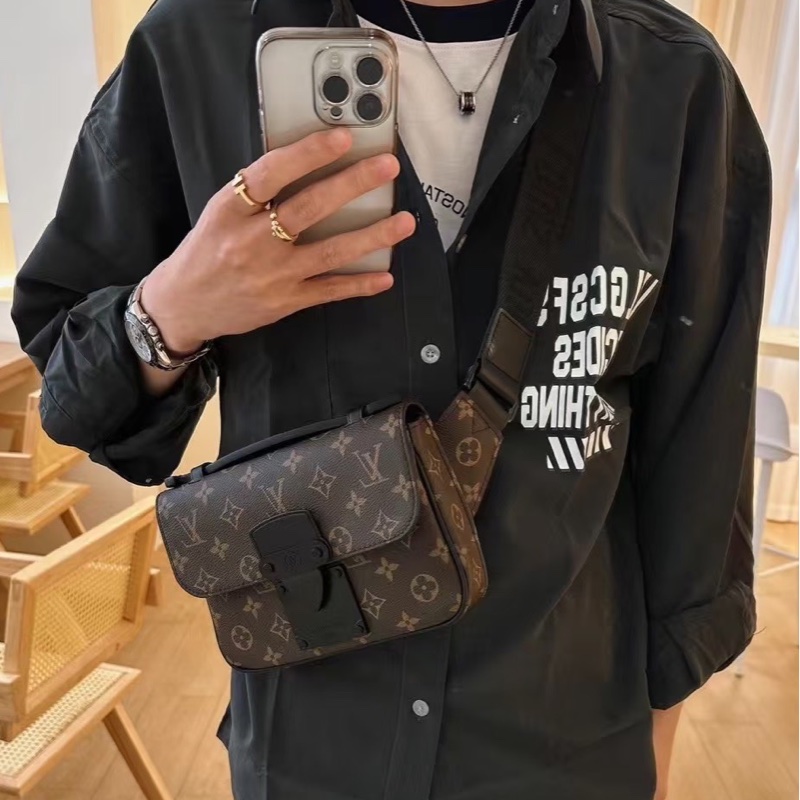 莉亞精品♡ LV M45807 老花胸包 二手-1