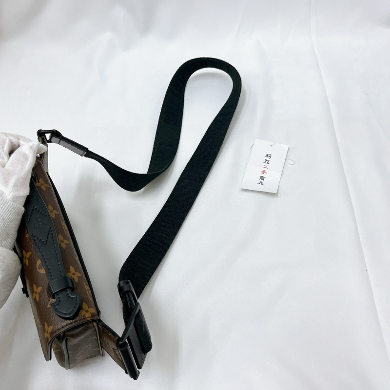 莉亞精品♡ LV M45807 老花胸包 二手-17