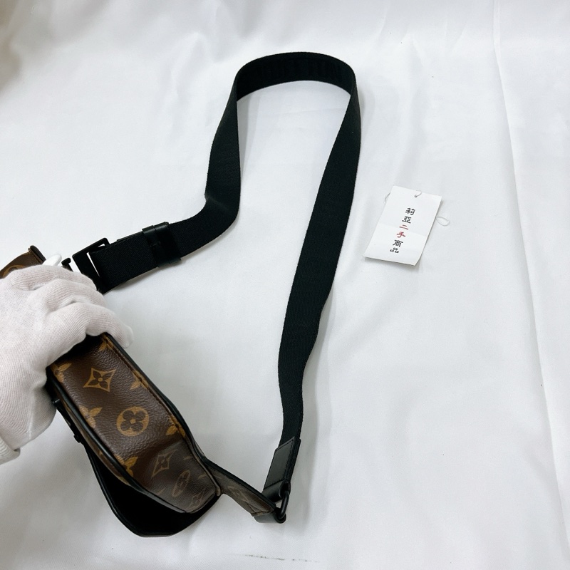 莉亞精品♡ LV M45807 老花胸包 二手-18