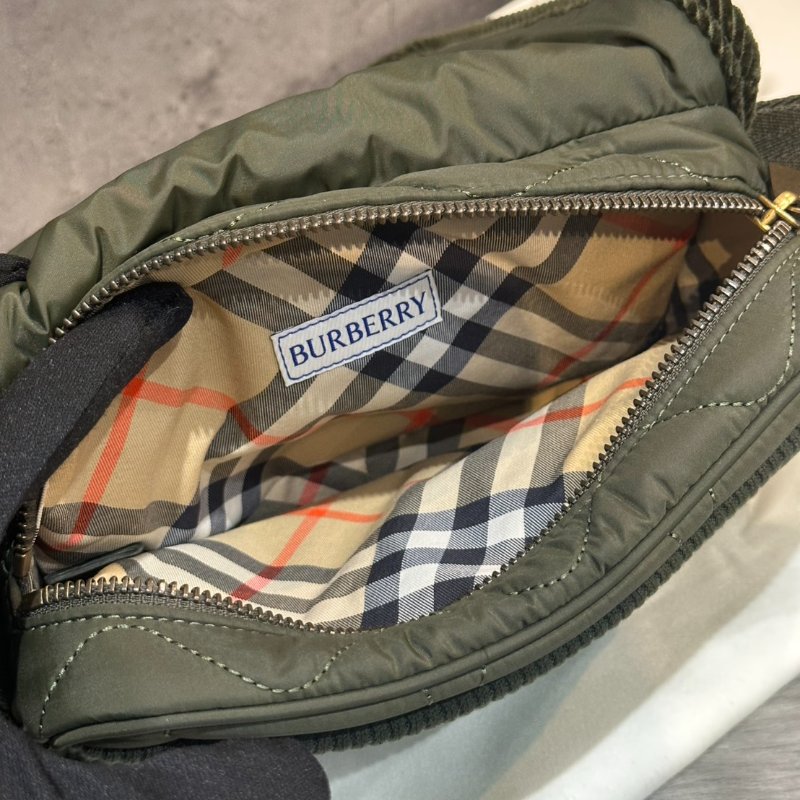 💎Han's house精品服飾💎burberry尼龍斜背包-1