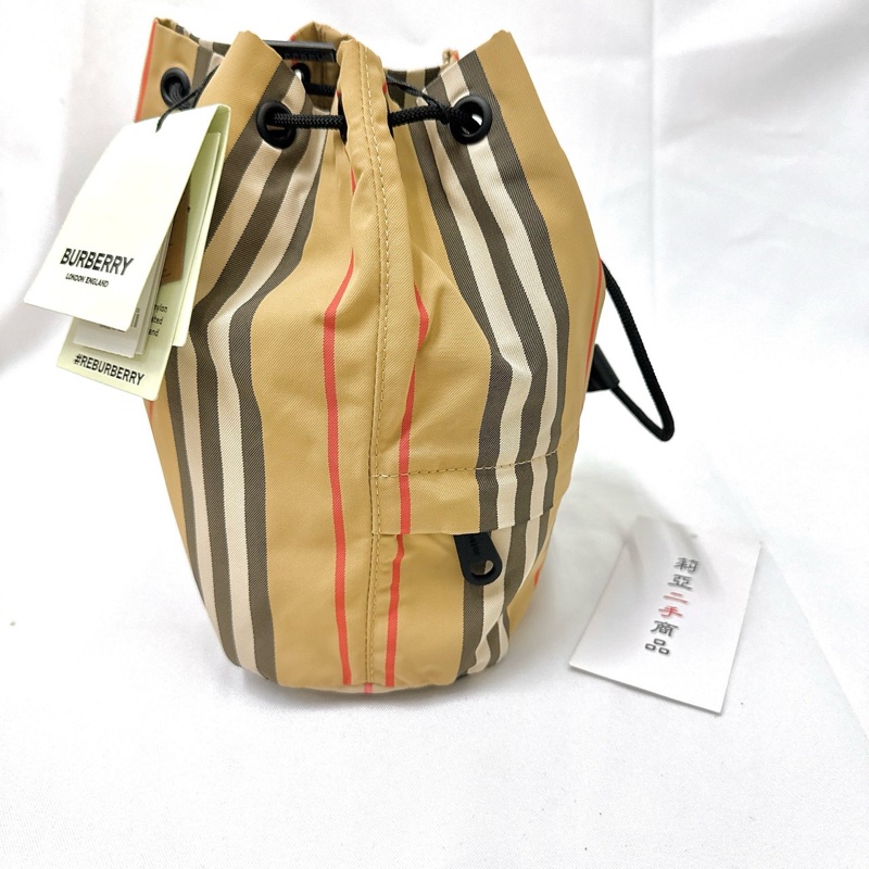 莉亞精品♡ Burberry 格紋尼龍水桶 二手-4