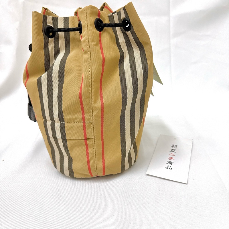 莉亞精品♡ Burberry 格紋尼龍水桶 二手-5