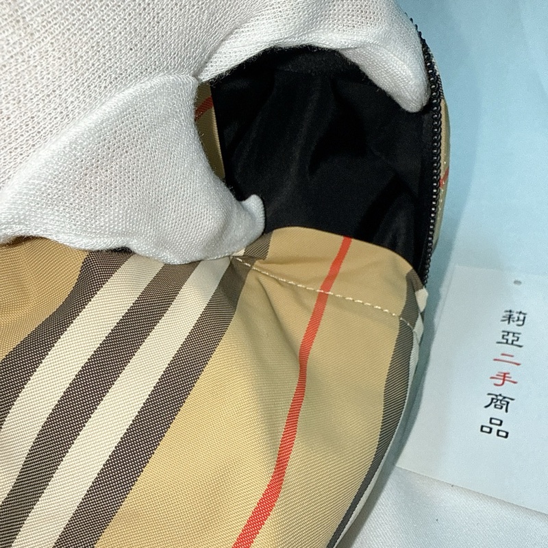 莉亞精品♡ Burberry 格紋尼龍水桶 二手-12