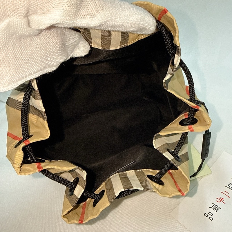 莉亞精品♡ Burberry 格紋尼龍水桶 二手-13