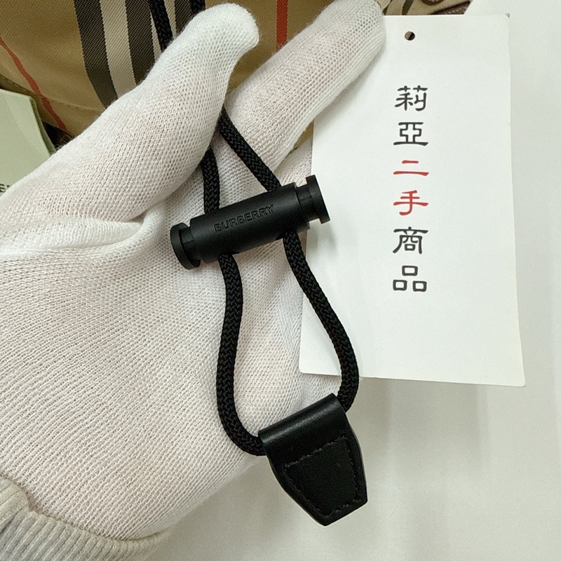 莉亞精品♡ Burberry 格紋尼龍水桶 二手-14