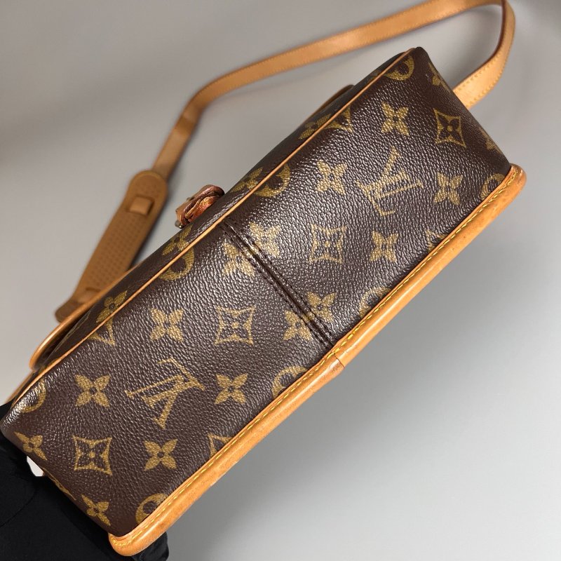 LV M42250  老花法棍包-4