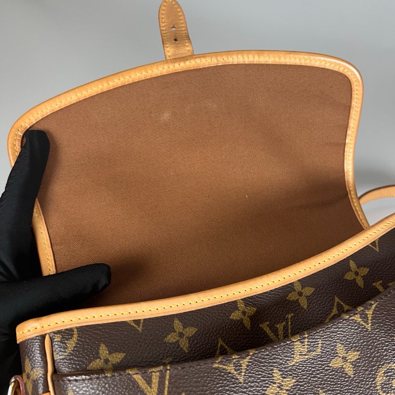 LV M42250  老花法棍包-6