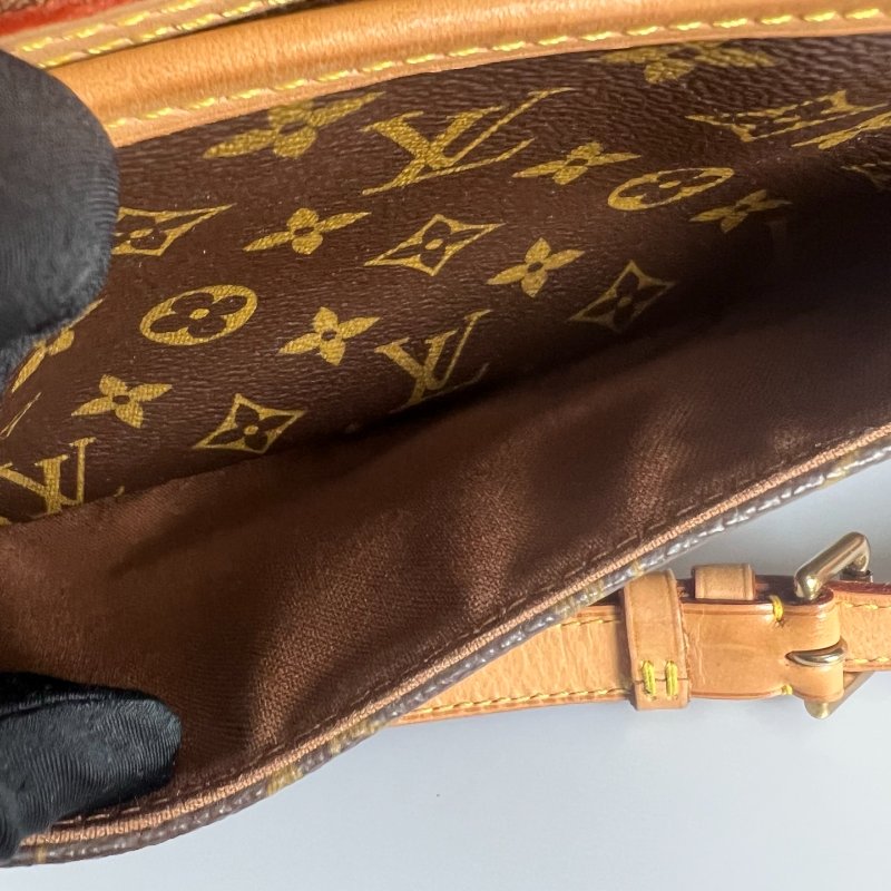 LV M42250  老花法棍包-7