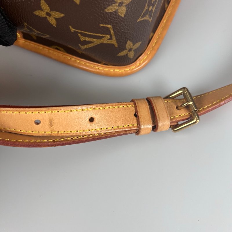 LV M42250  老花法棍包-11