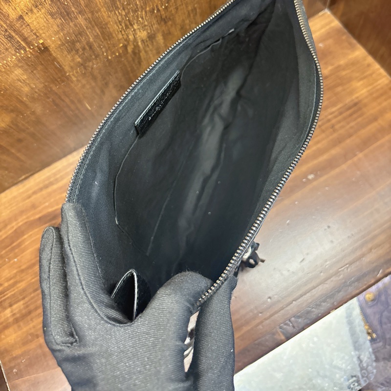 Balenciaga黑色皮革手拿包-5