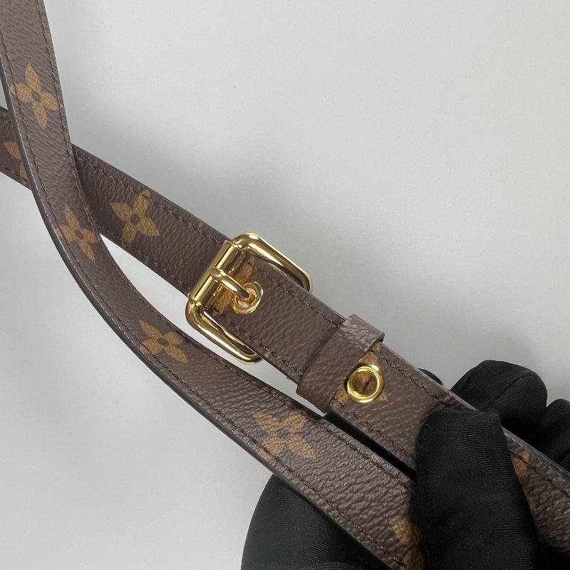 LV M40780  老花郵差包-9