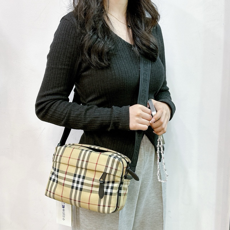 莉亞精品♡ Burberry 格紋相機包 二手-1