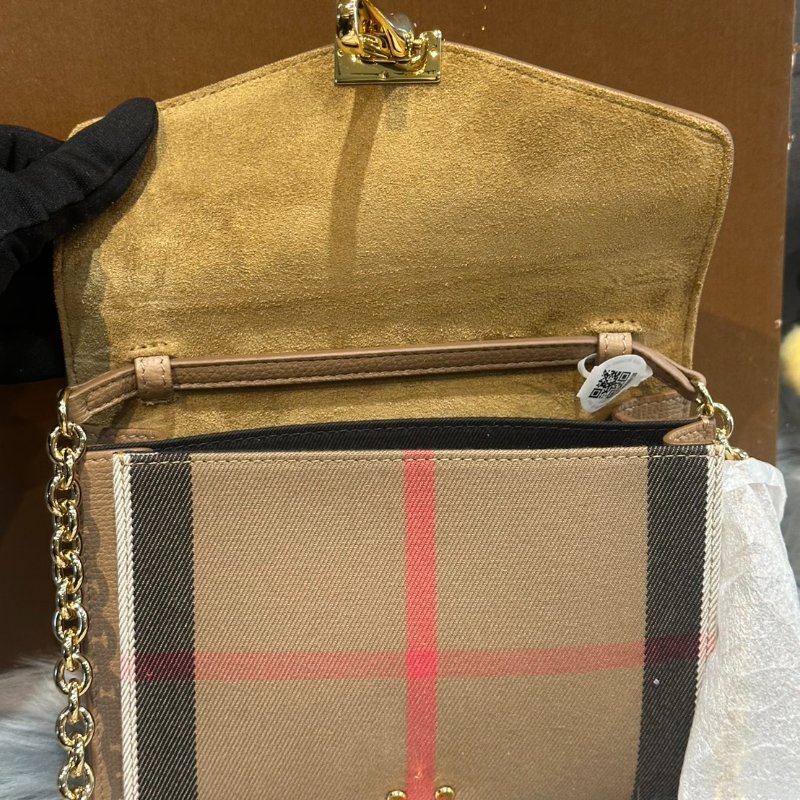 💎Han's house精品服飾💎BURBERRY 格紋棉麻勾釦斜背包-3