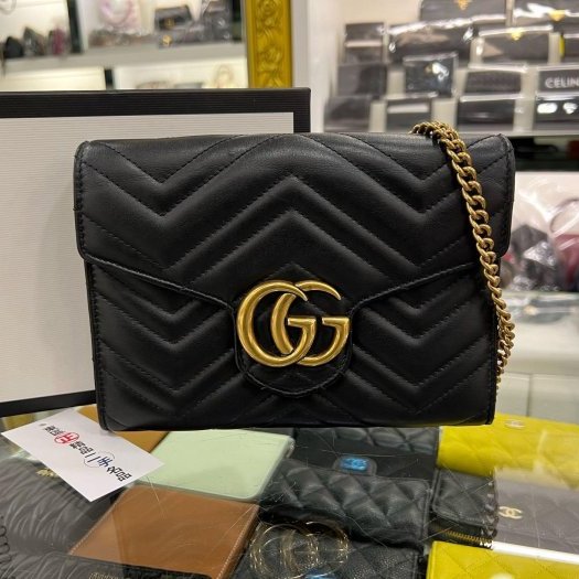 東區正精品㊣GUCCI Marmont Woc 黑色牛皮W紋GG金釦金鍊釦式翻蓋斜背包手拿包 RZ6185-0
