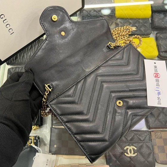 東區正精品㊣GUCCI Marmont Woc 黑色牛皮W紋GG金釦金鍊釦式翻蓋斜背包手拿包 RZ6185-5