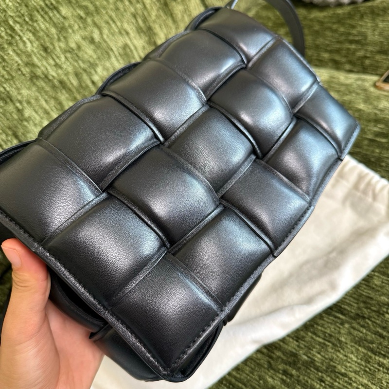 BV黑色15格枕頭包-1