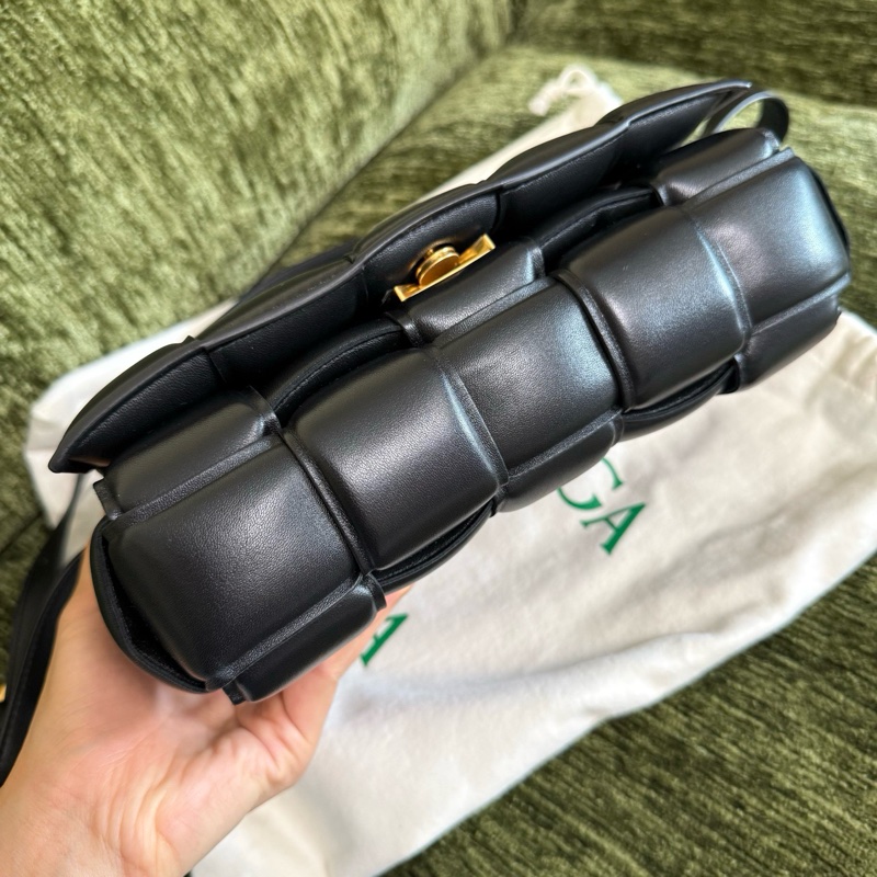 BV黑色15格枕頭包-2