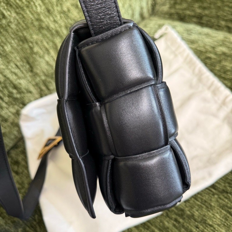 BV黑色15格枕頭包-4