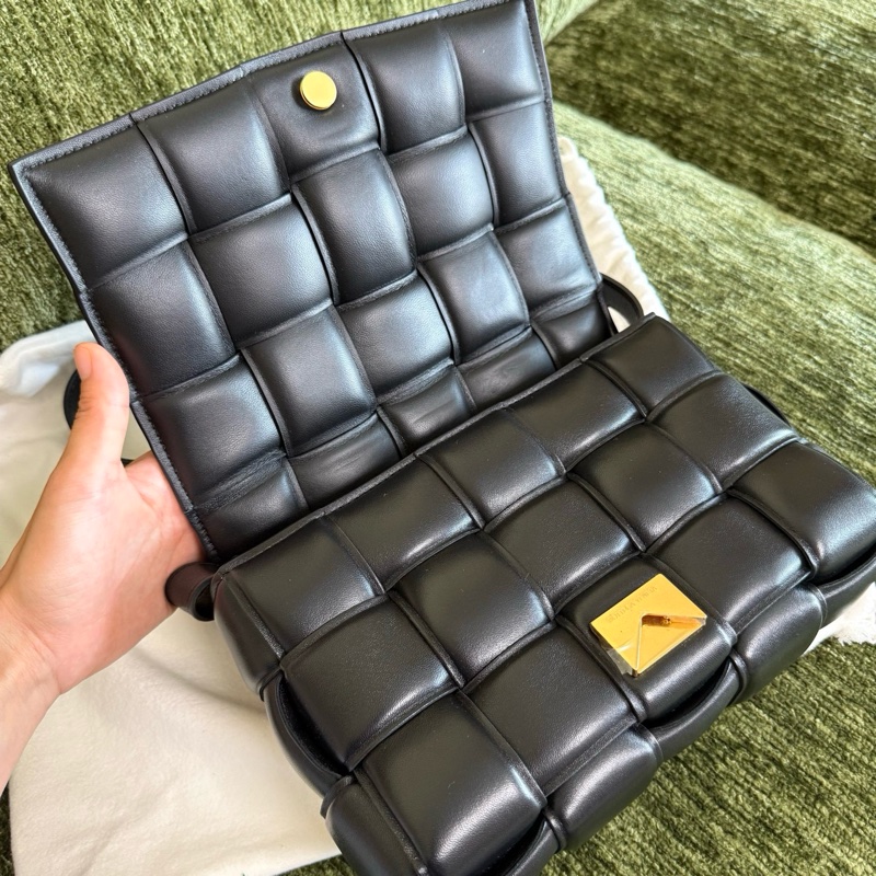 BV黑色15格枕頭包-6